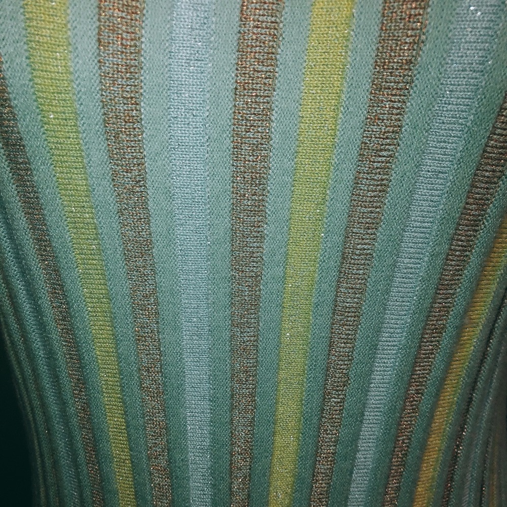 Sweater - Picture 3 of 8
